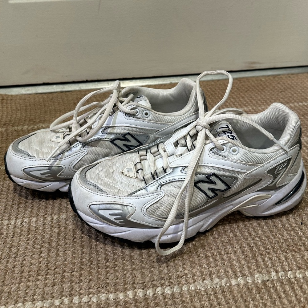 New Balance 725 Classic White and Silver Sneakers